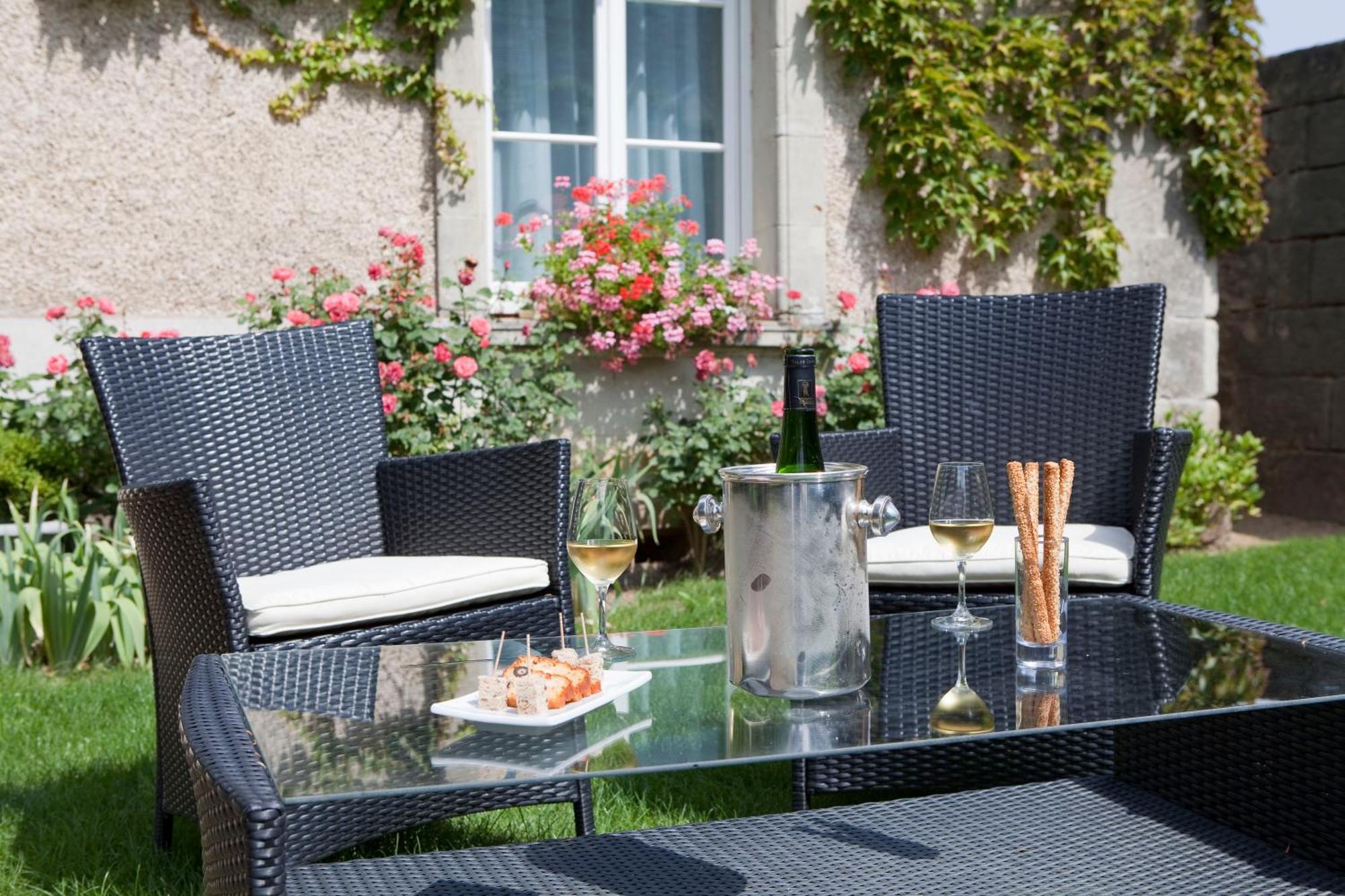 Logis Hotels Restaurant La Mere Hamard Semblançay 외부 사진