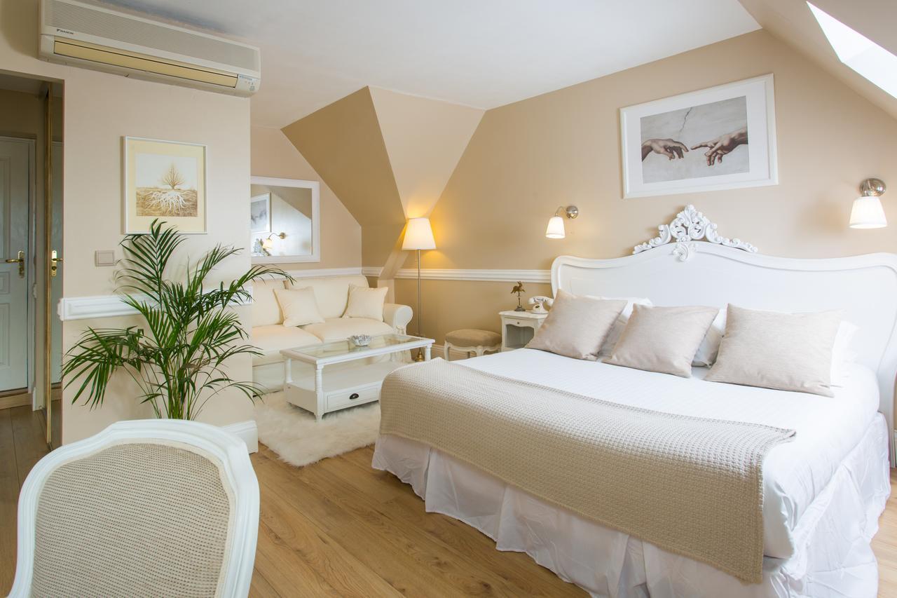 Logis Hotels Restaurant La Mere Hamard Semblançay 외부 사진