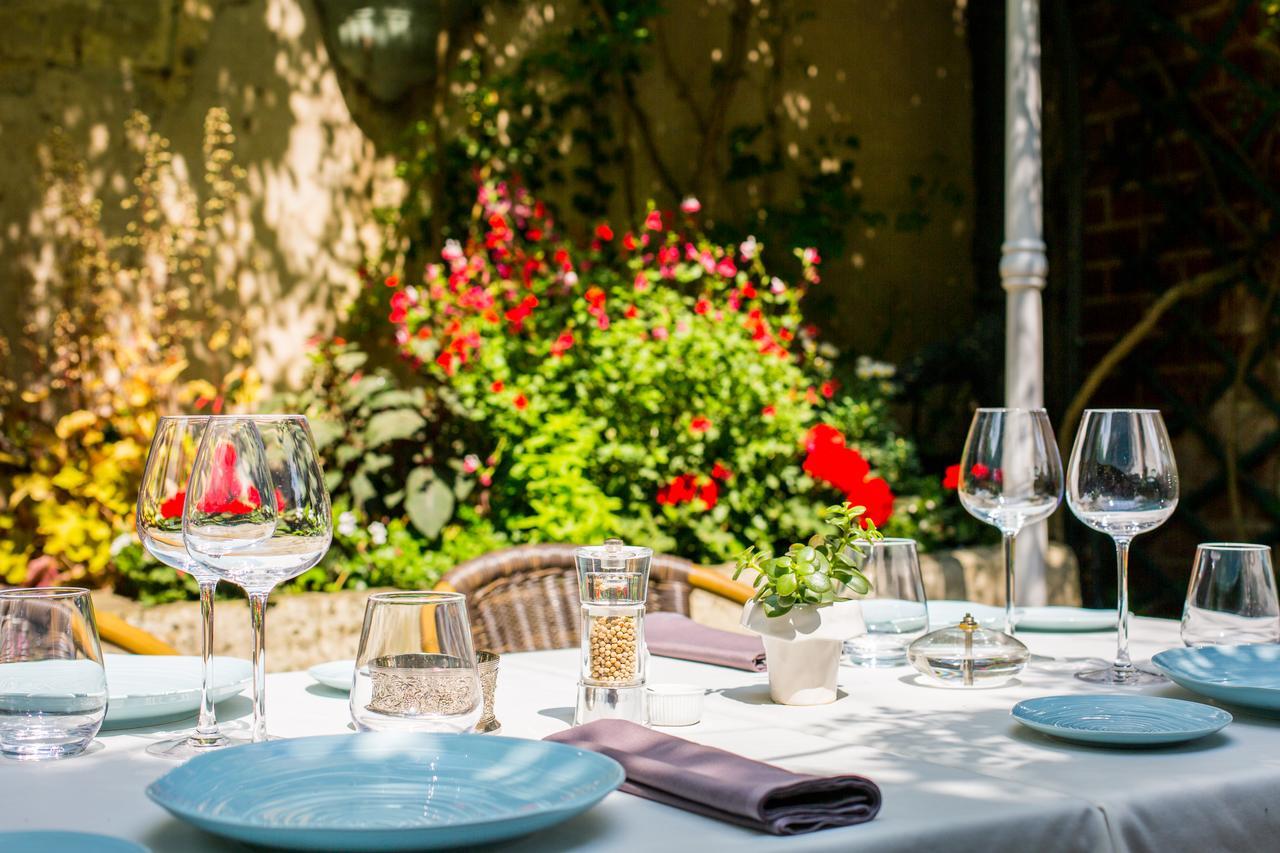 Logis Hotels Restaurant La Mere Hamard Semblançay 외부 사진